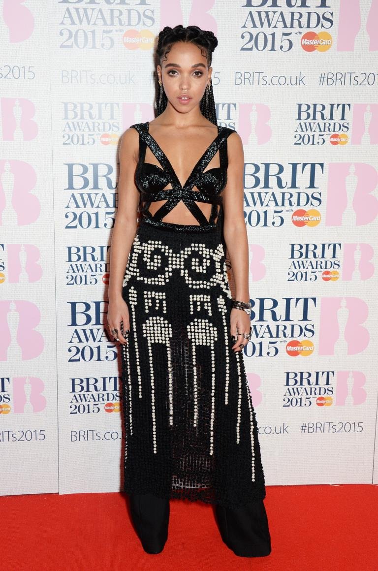 Brit Awards 2018:  Улаан хивсэн дээрх шилдэг төрхүүд Arslan.mn