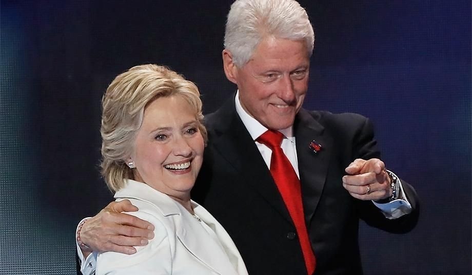 Билл Клинтон цуврал хүчирхийлэгч байж, Хиллари түүнийг хамгаалдаг байжээ