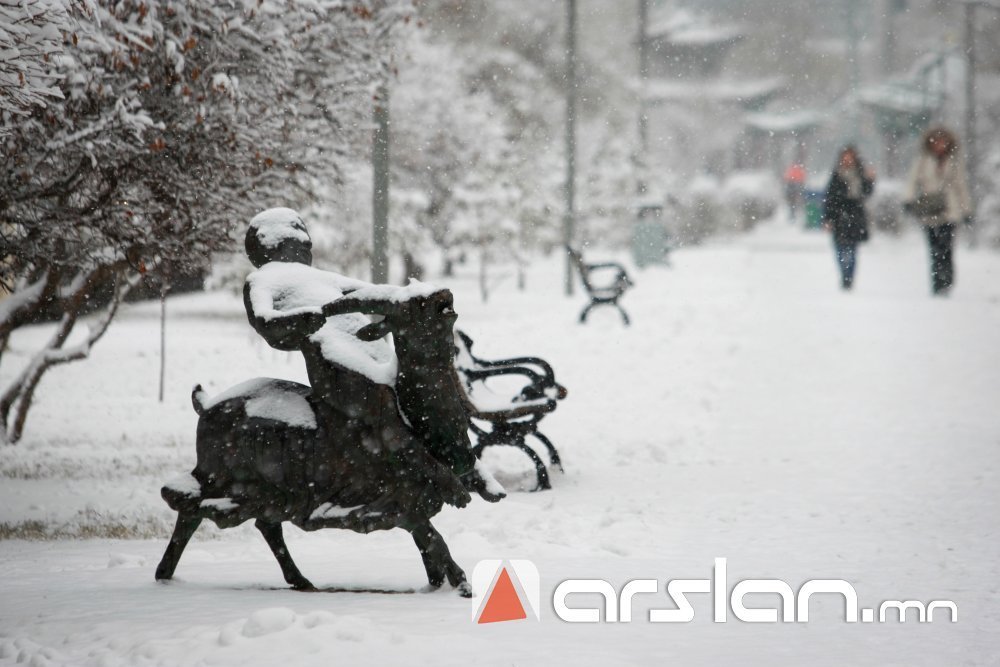 Зарим газраар бага зэргийн цас орж, явган шуурга шуурна Arslan.mn