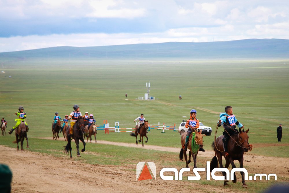 Г.Чинзоригийн зээрд эрлийз дээд ангилалд түрүүллээ