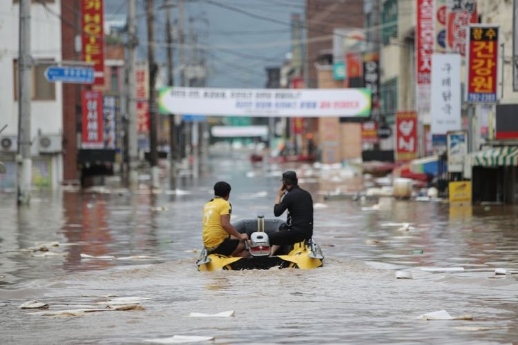 БНСУ-д хүчтэй аадар бороо орсны улмаас 31 хүн амиа алджээ