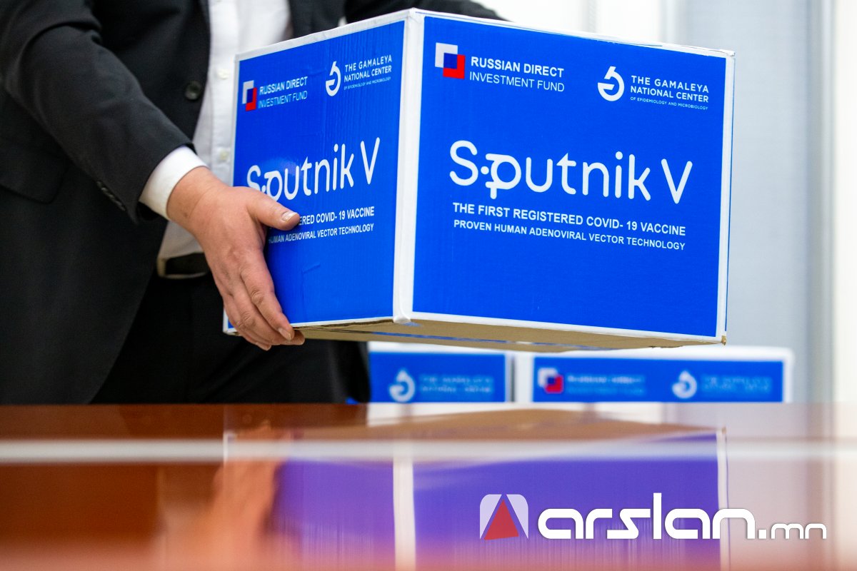 Б.Ууганбаяр: Дөрөвдүгээр сарын эхээр 300,000 тун Спутник V вакцин оруулж ирэх төлөвлөгөөтэй байна