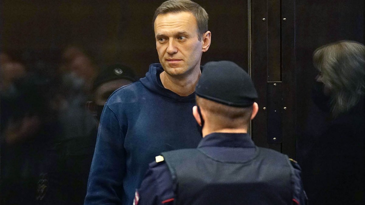 Алексей Навальныйд оноосон 3.5 жилийн тэнсэн харгалзах ялыг биеэр эдлэх ял болгожээ