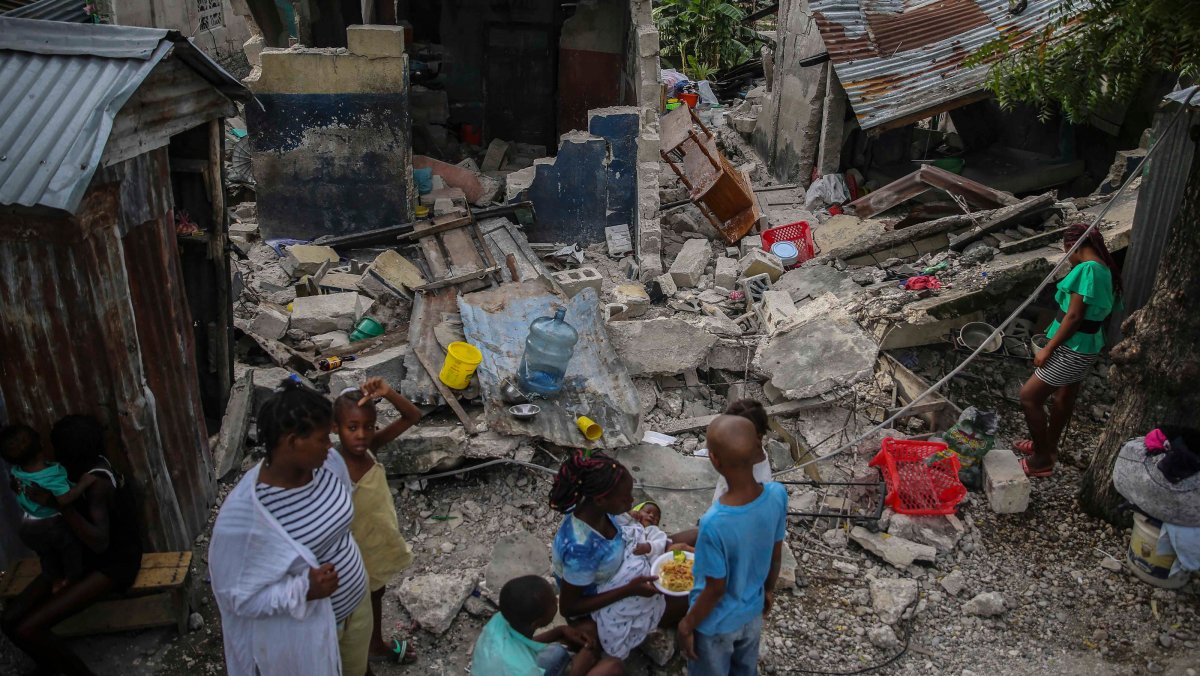 Хаитид болсон газар хөдлөлтийн улмаас нас барагсдын тоо 1900-Г ДАВЛАА