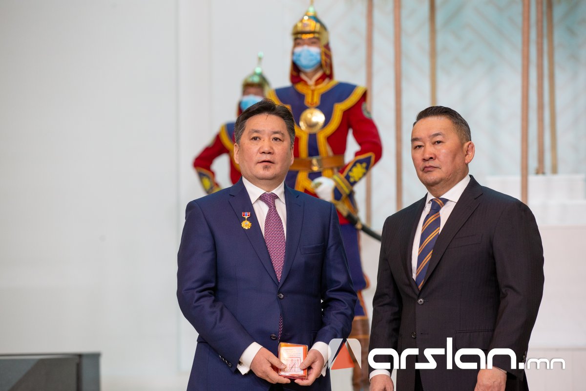 Монголбанкны Ерөнхийлөгч Б.Лхагвасүрэн Гавьяат эдийн засагч цолоор шагнууллаа