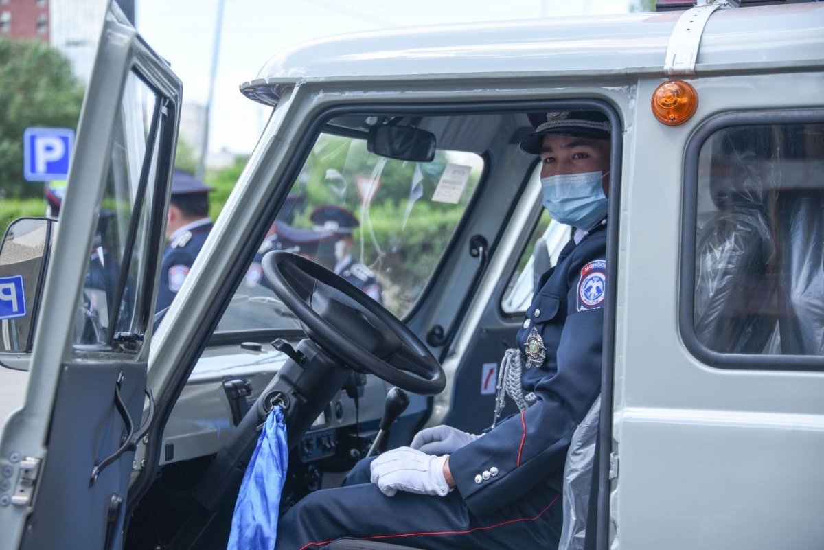 Цагдаагийн байгууллагад Фургон, Соната-8 маркийн автомашин хүлээлгэн өглөө