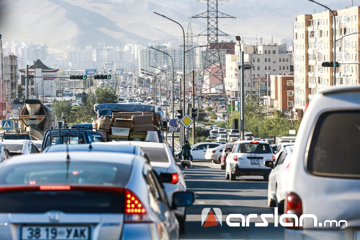 ЗГ: Улаанбаатар хот 2028 оноос 100 хувь зүүн талдаа жолооны хүрдтэй автомашинд шилжинэ