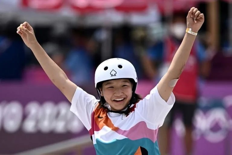 ТОКИО-2020: 13 настай Япон охин олимпын скейтбордын аварга боллоо