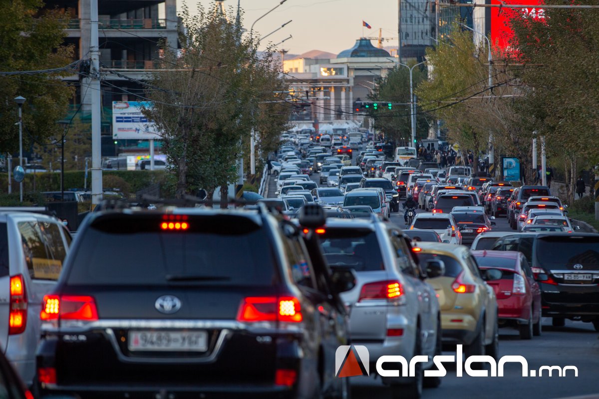 САНГИЙН ЯАМ: Улаанбаатарын замын түгжрэлийг бууруулах, нийтийн тээврийг сайжруулахад 420 тэрбум төгрөгийг баталсан
