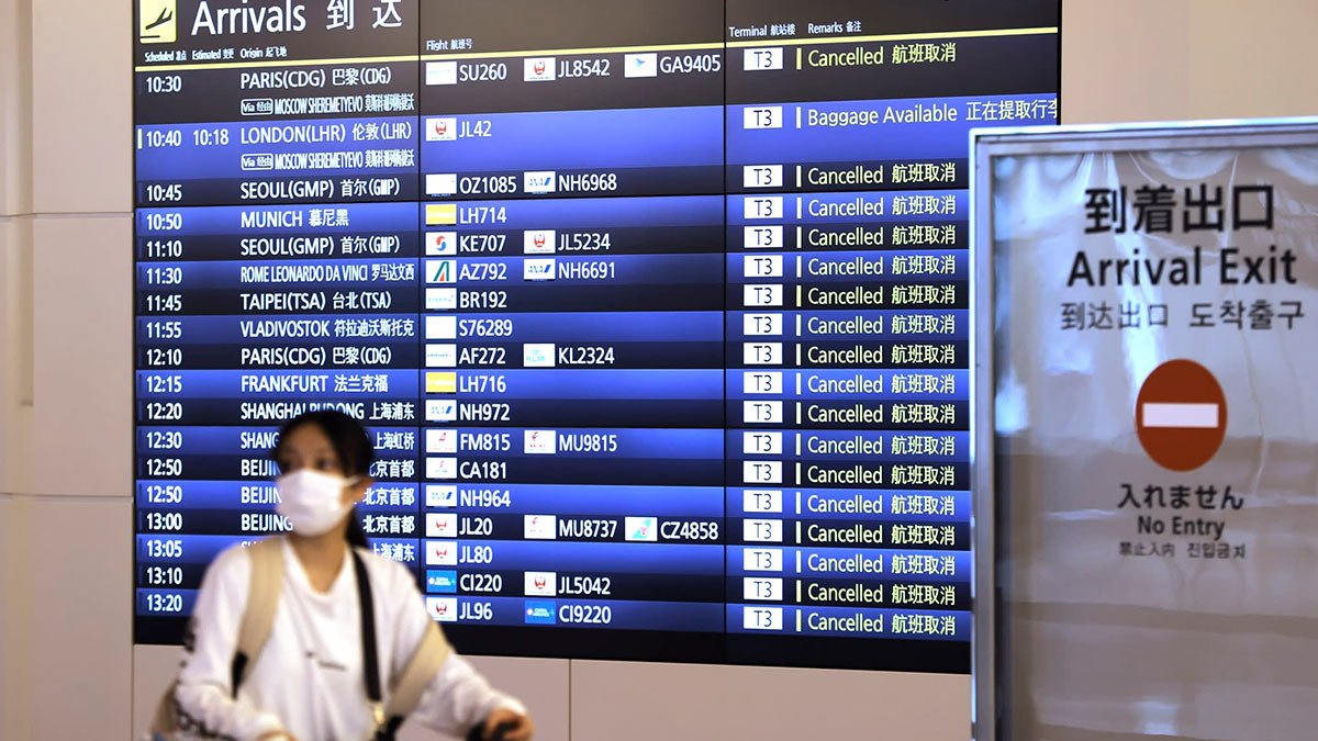 Япон улсад омикрон вирусийн анхны тохиолдол бүртгэгдэж, гадны жуулчин авахаа зогсоолоо