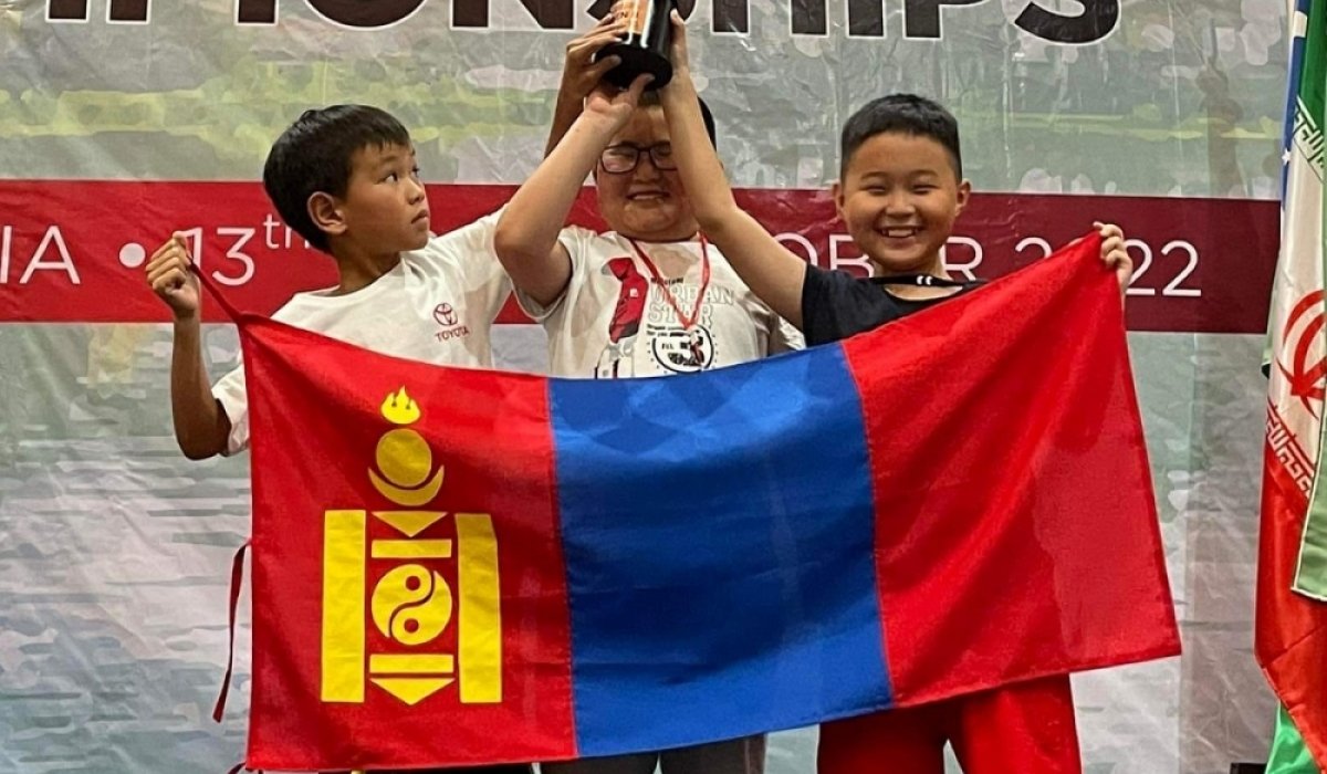 БАЯРТ МЭДЭЭ: Өсвөрийн шатарчдын ААШТ-нд Монгол тамирчид “НАЙМАН МЕДАЛЬ“ хүртлээ