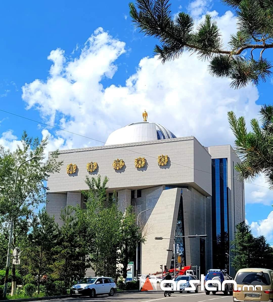Я.Содбаатар: Монгол хүн бүр Чингис хааныхаа музейд ирж мөргөдөг, тэнд СҮСЭГЛЭДЭГ, ӨӨРИЙГӨӨ ДААТГАДАГ байгаасай