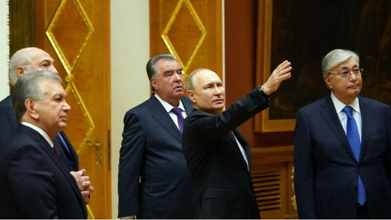 Путин хуучин Зөвлөлтийн бүрэлдэхүүнд байсан орнуудын удирдагчдад шинэ жилээр “алтан бөгж” бэлэглэжээ