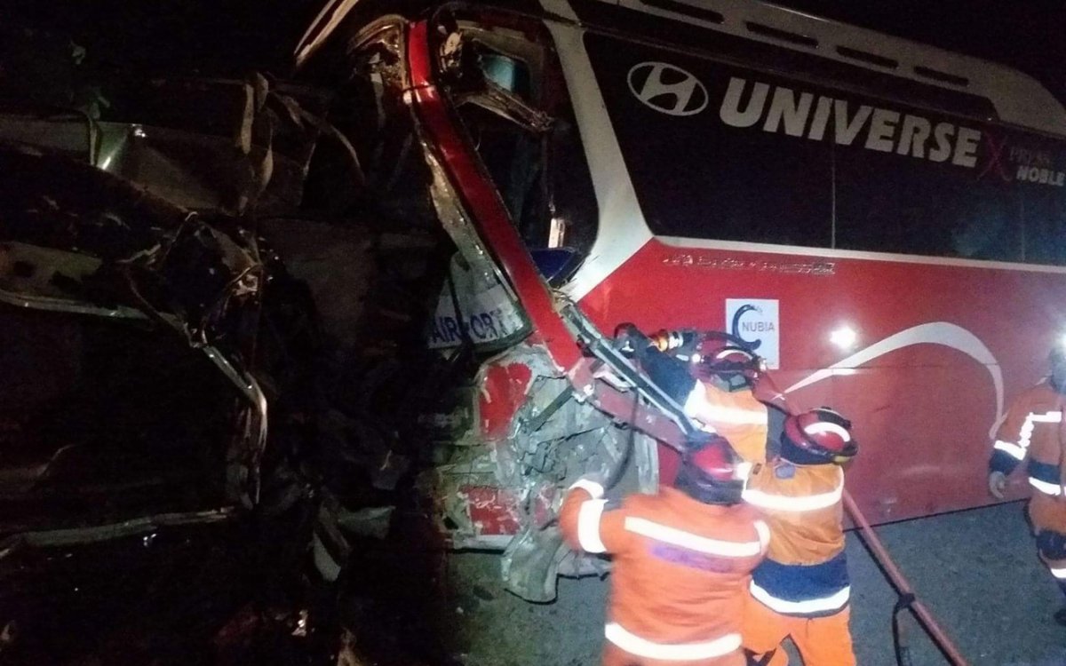 ТОДРУУЛГА: Зорчигч тээврийн автобус ачааны машинтай мөргөлдсөний улмаас нэг хүн нас барж, 29 хүн гэмтжээ