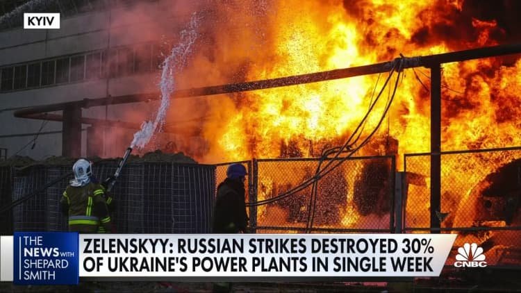 Украины эрчим хүчний станцуудын 30 хувь нь сүйрч, улс даяар цахилгаангүй болжээ