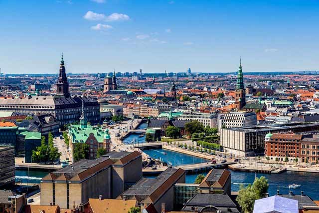 Дани улс коронавирусний бүх хязгаарлалтаа цуцаллаа