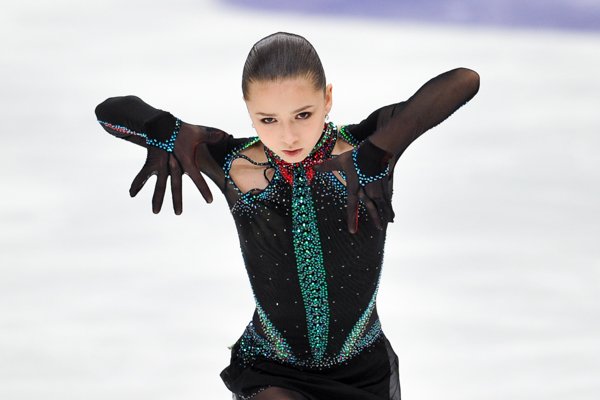 ФОТО: Олимпын  шинэ од 15 настай Камилла Валиева
