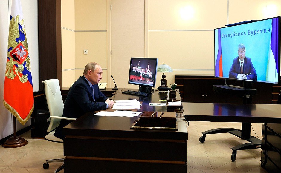 Буриадын тэргүүн В.Путинд Монголын тухай илтгэлээ