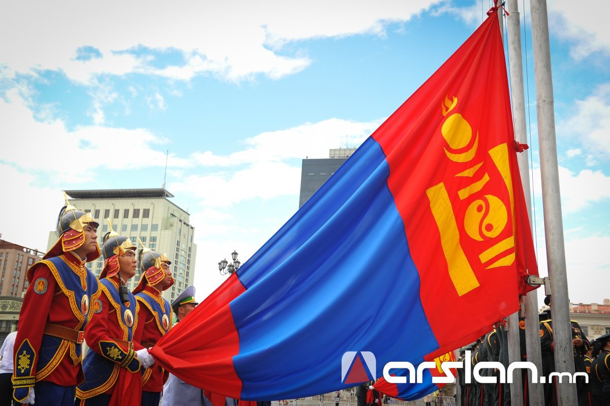 Монгол Улсын төрийн далбааны өдөр тохиож байна