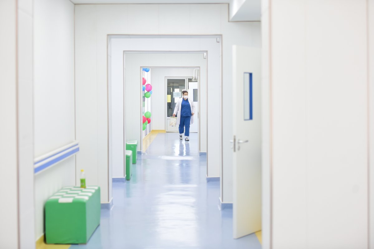ГОВЬСҮМБЭР: Нэгдсэн эмнэлэг нийт ажилчдынхаа ҮНДСЭН ЦАЛИНГ 20 хувиар НЭМЖ, 10 хүнд байрны урьдчилгааны дэмжлэг олгож байна