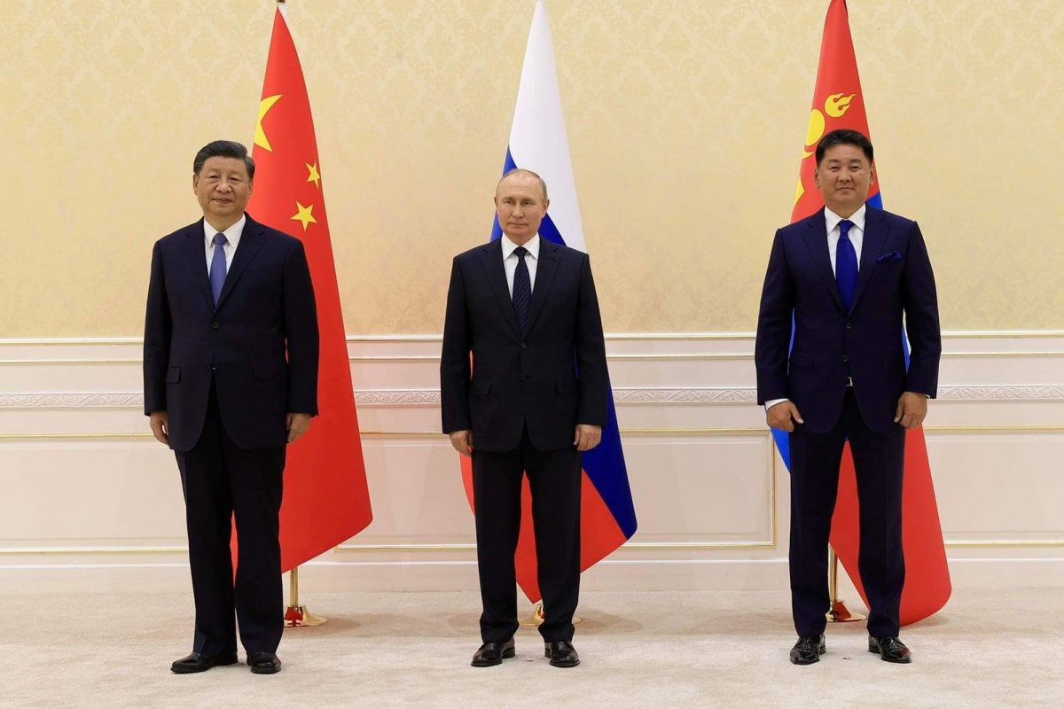 ШХАБ: Монгол, Орос, Хятадын Төрийн тэргүүн нар УУЛЗЛАА