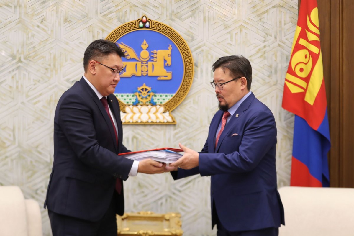 Сангийн сайд Б.Жавхлан Монгол Улсын 2023 оны төсвийн төслийг ӨРГӨН БАРИЛАА
