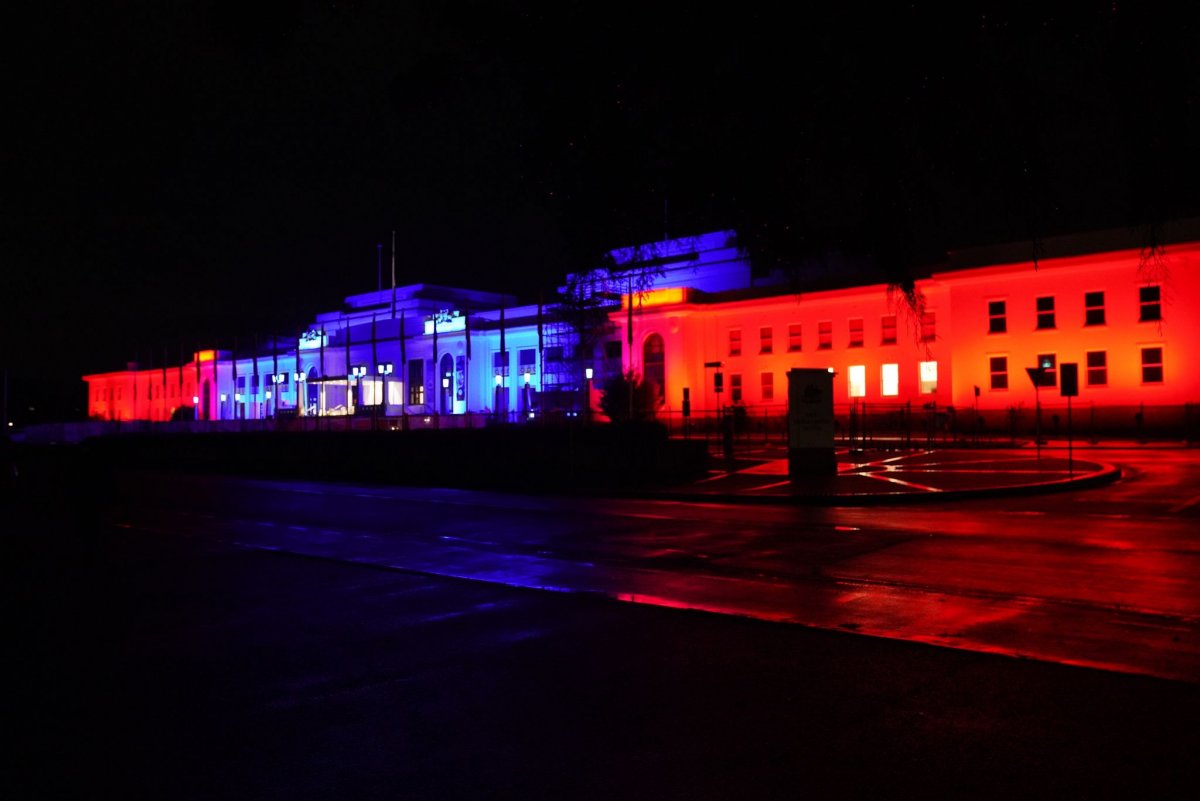 ФОТО: Австралийн түүхэн барилгууд МОНГОЛ УЛСЫН ДАЛБААНЫ өнгөөр гэрэлтэв