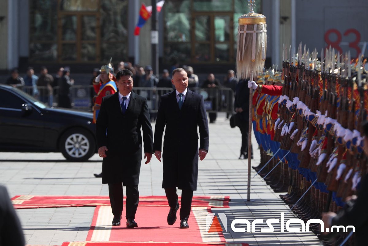 ФОТО: Польш улсын ерөнхийлөгч болон түүний гэргийг албан ёсоор угтан авлаа