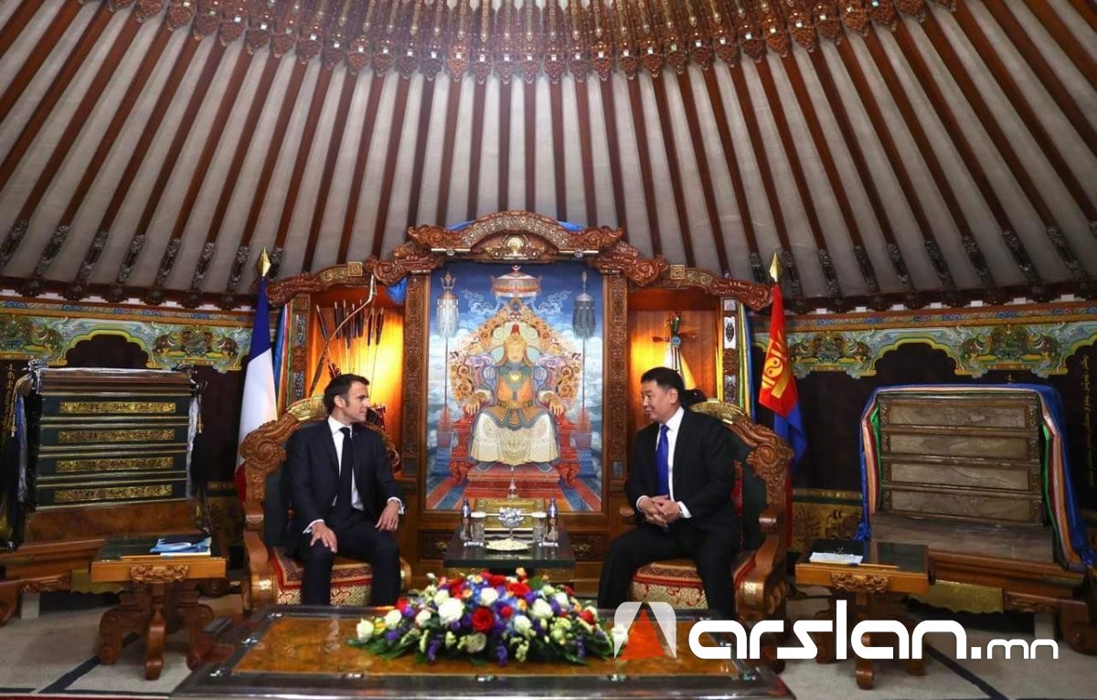 Монгол, Франц улсын ерөнхийлөгч нар албан ёсны уулзалт, хэлэлцээ хийлээ