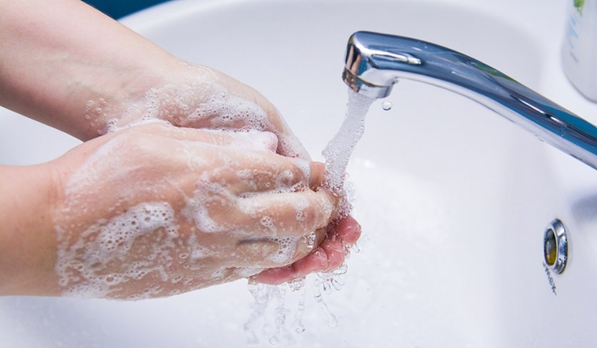 ЗӨВЛӨГӨӨ: Салхин цэцэг болон гар, хөл, амны өвчнөөс сэргийлэхийн тулд гараа тогтмол угаах шаардлагатай