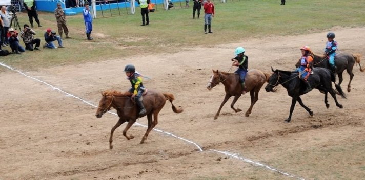 Хязаалан насны хурдан морьдын уралдааны түрүү Говь-Алтай нутгаас тодорлоо