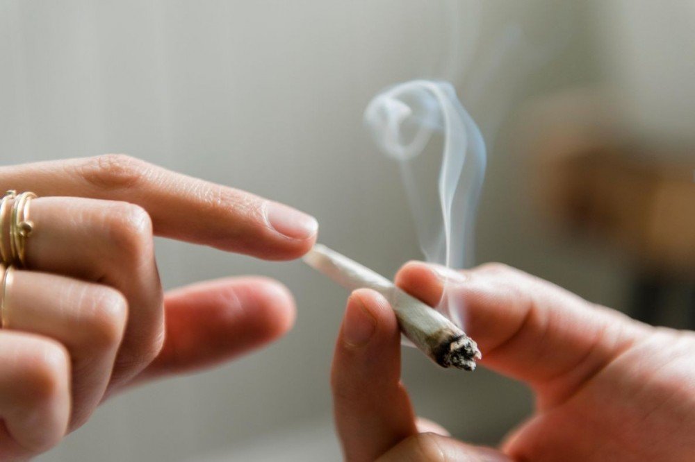 ИРГЭН Х: Тамхи хувааж татах нь СҮРЬЕЭГЭЭР ӨВЧЛӨХ эрсдэлийг нэмэгдүүлдэг гэдгийг мэдсэн