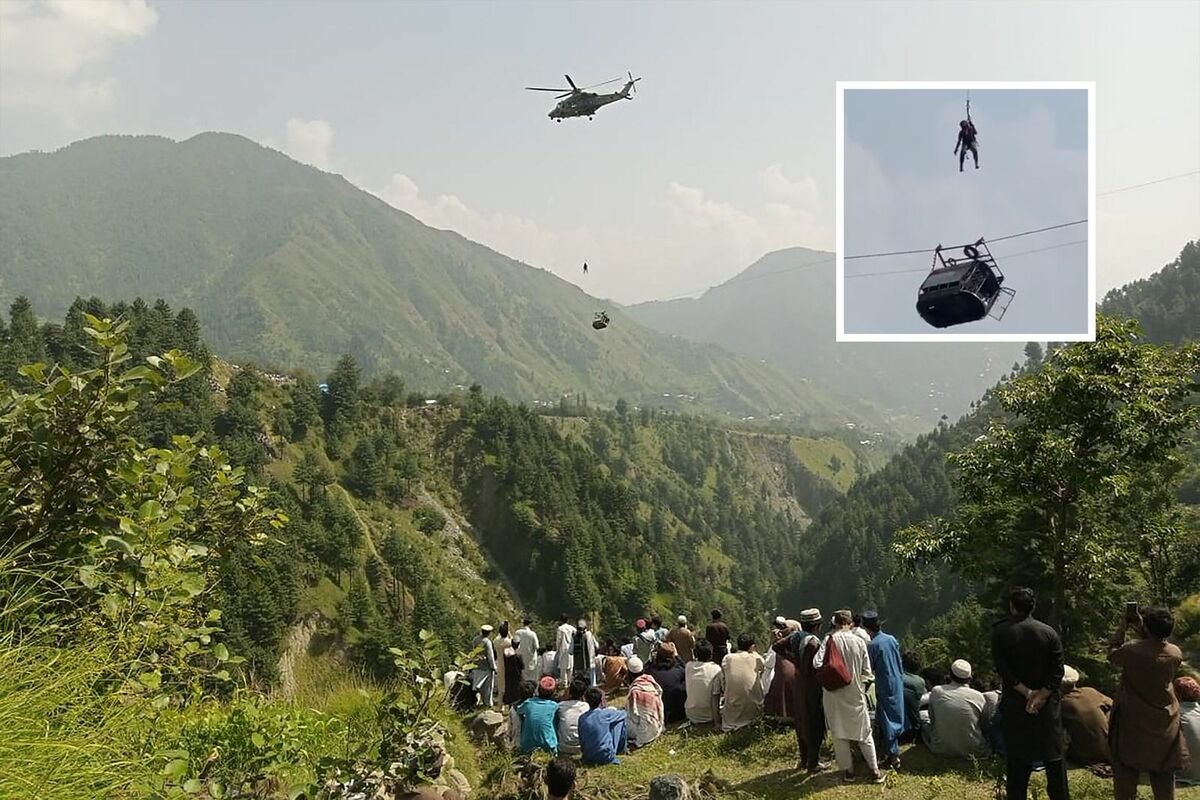 Пакистаны дүүжин тээврийн хэрэгсэл агаарт гацаж  найман зорчигчийн амь нас эрсдэлд орсныг амжилттай буулгажээ