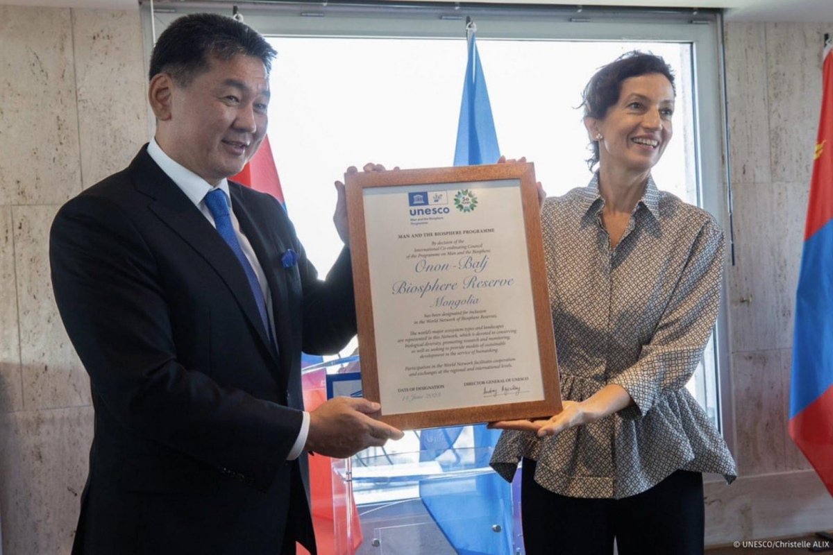 Онон-Балжийн байгалийн цогцолборт газрыг НҮБ-ын Шим мандлын нөөц газарт бүртгэсэн сертификатыг Ерөнхийлөгч У.Хүрэлсүхэд гардуулжээ