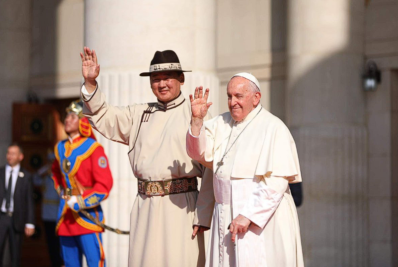 Пап Францисын Монгол Улсад хийж буй төрийн айлчлал өнөөдөр өндөрлөж дараах ЗАМУУДЫГ түр ХААНА