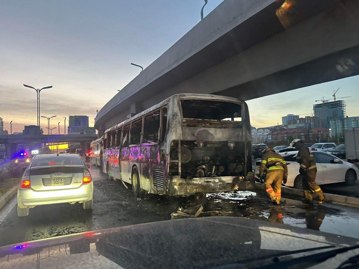 ВИДЕО: Өнөөдөр Нарны зам дээр нийтийн тээврийн том оврын автобус бүрэн шатжээ