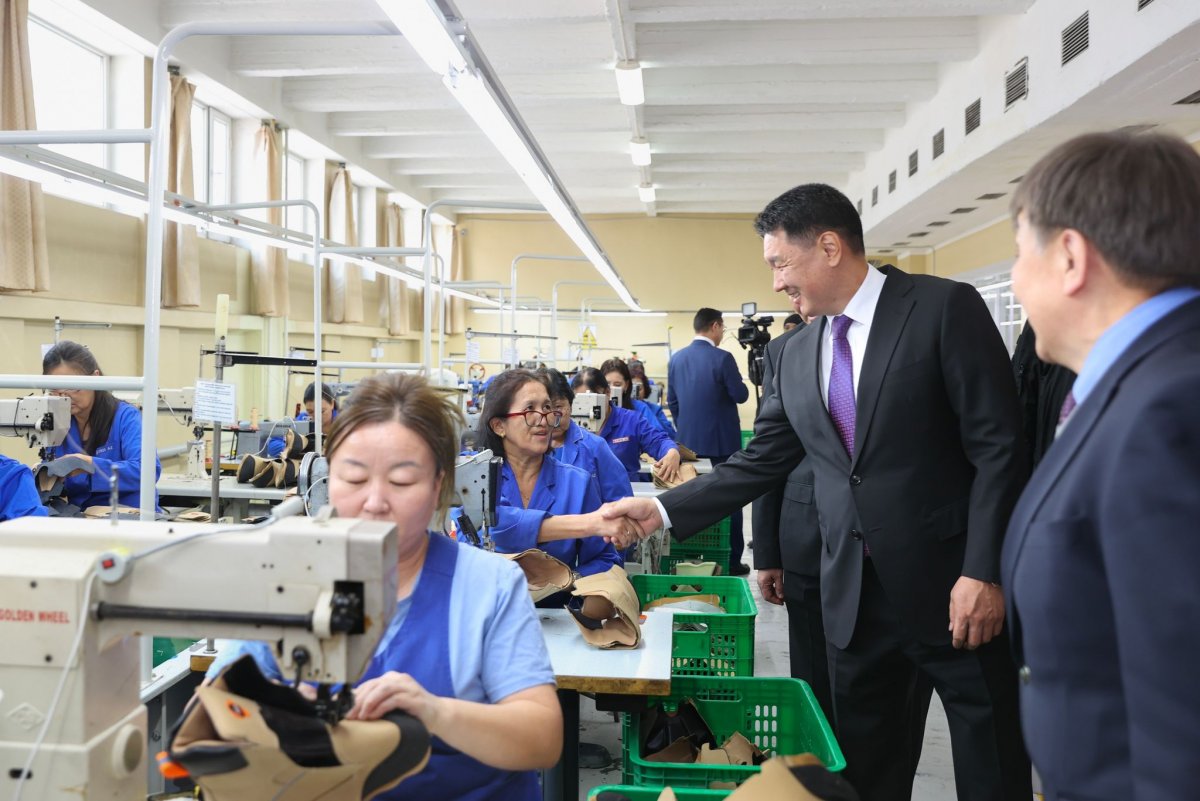 Монгол Улсын Ерөнхийлөгч У.Хүрэлсүх үндэсний үйлдвэрлэгч аж ахуйн нэгжүүдэд ажиллалаа