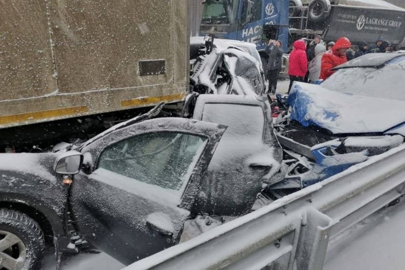 Орост 50 гаруй автомашин мөргөлдсөн ОСОЛ гарч, дөрвөн хүн амиа алджээ