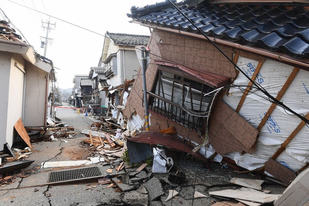 Япон: Газар хөдлөлтийн улмаас 180 хүн амиа алдаж, 120 гаруй иргэн сураггүй алга болжээ