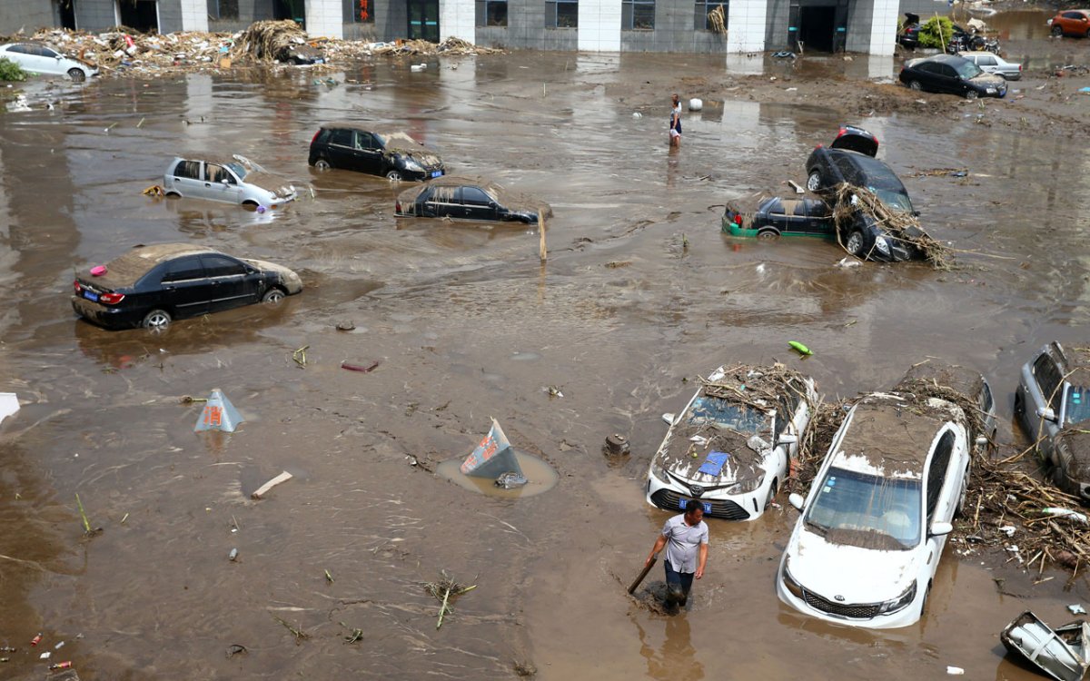 Хятадын өмнөд эргийн Гуандун мужид хүчтэй аадар бороо орж нөхцөл байдал хүндрээд байна