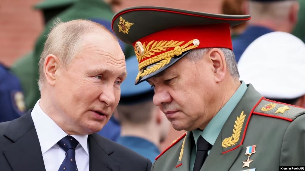 Путин Батлан хамгаалахын сайд Сергей Шойгуг огцрууллаа