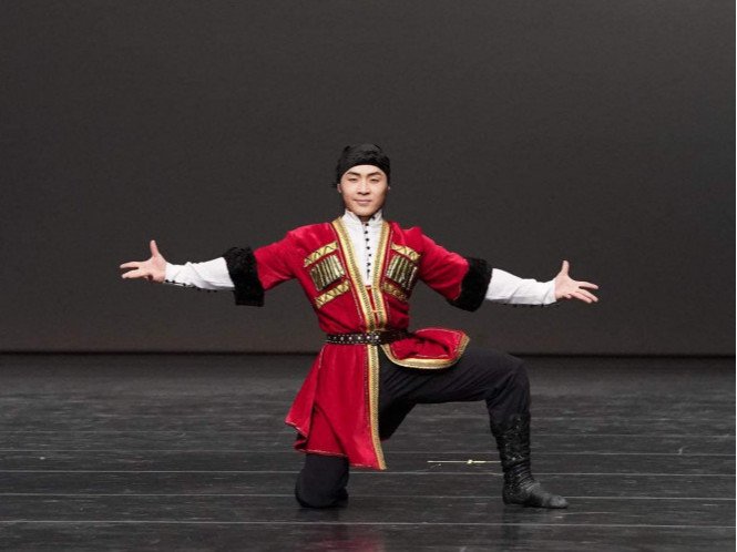 10 гаруй улсын 200 бүжигчнээс Монгол бүжигчин ялгаран гарч ирлээ