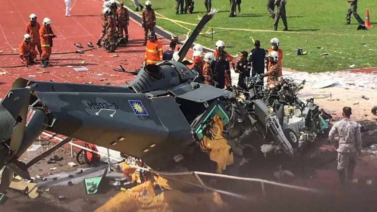 Малайз: Парадын сургуулилтын үеэр 2 онгоц мөргөлдөж, багийн 10 хүн амь насаа алдлаа