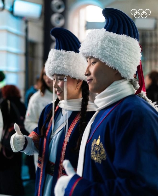 Монголын тамирчид Миланд загварын арга хэмжээнд ёслолын хувцсаа танилцууллаа