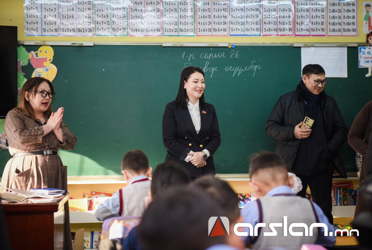 Нийслэлийн хэмжээнд үйл ажиллагаа явуулж буй 171 сургуулийн 189,600 хүүхдийг “СҮҮН ДАРХЛАА” хөтөлбөрт хамруулна