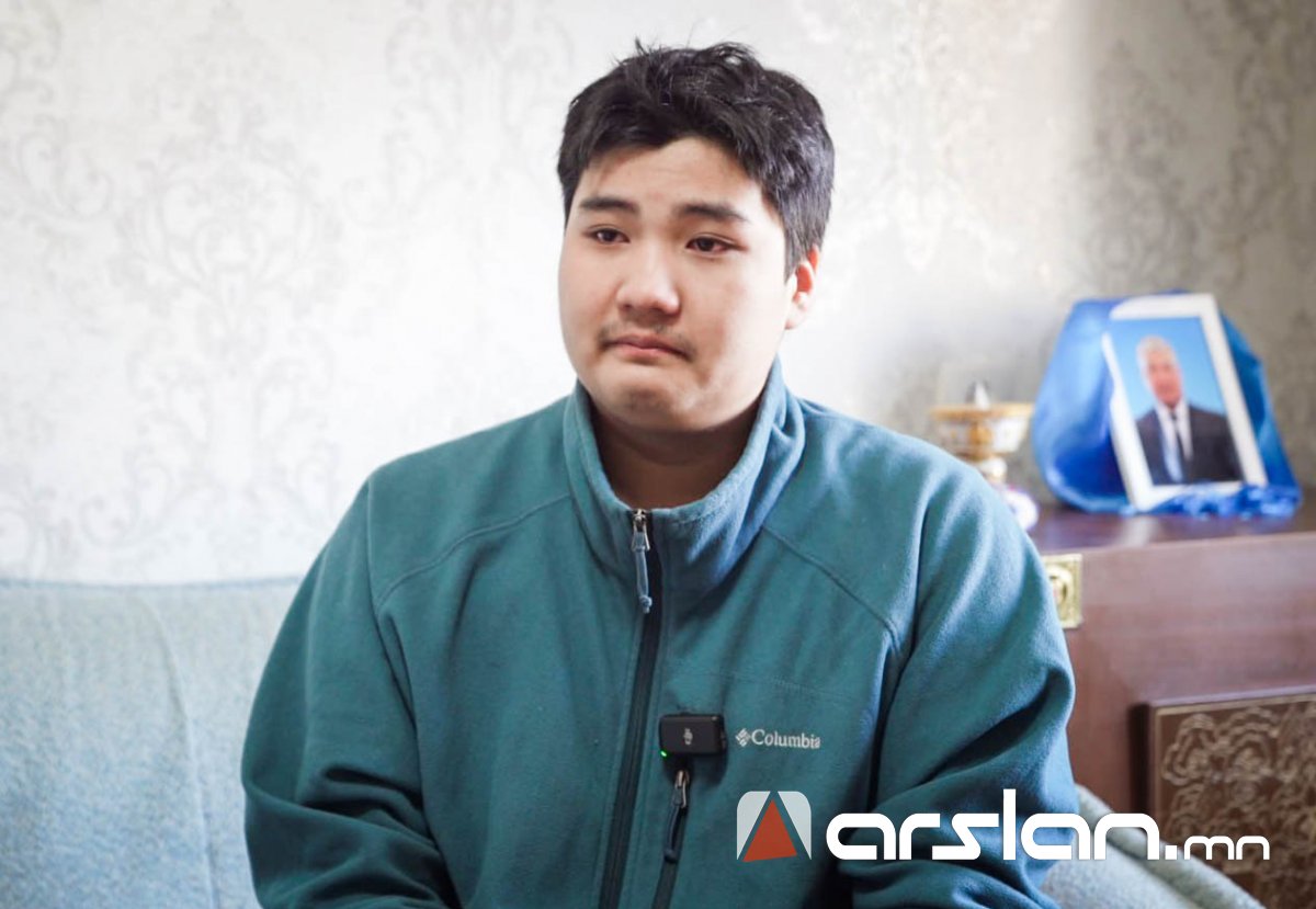 19 настай хүү АХЫГАА АЮУЛТ ӨВЧНӨӨС нь аврахын тулд, ээждээ жоохон ч гэсэн туслахын тулд хүсэл мөрөөдлөө орхин ОЛДСОН АЖИЛ БҮХНИЙГ хийж байна