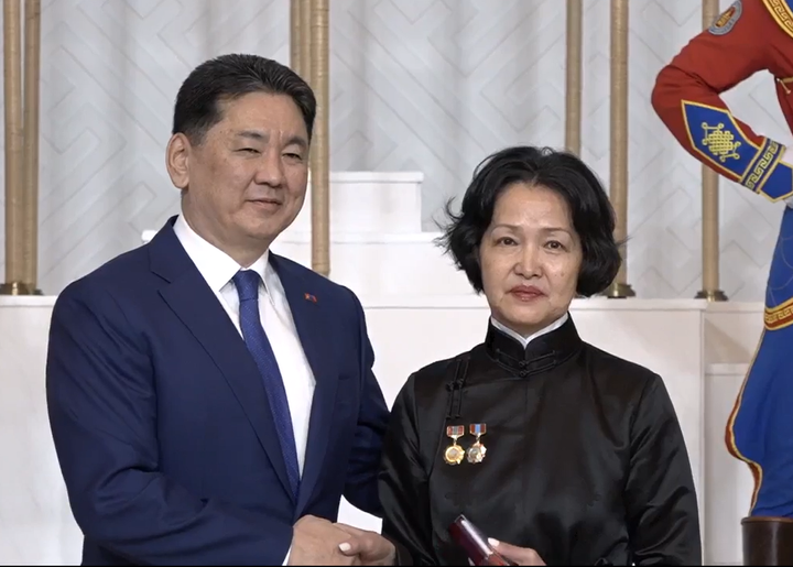 XXI зууны анхны гавьяат балетчин Х.Гэрэлчимэгт Ардын жүжигчин цол олголоо