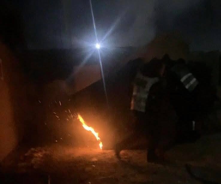 Цагдаагийн алба хаагчид цахилгааны улмаас гал гарч байсан байшингаас бага насны 4 хүүхдийг аварчээ