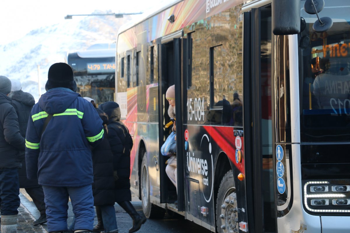 Хүйтэн автобусаар үйлчилсэн БЛЮБУС ХХК-ийн хэлтсийн даргыг 100 мянган төгрөгөөр торгожээ