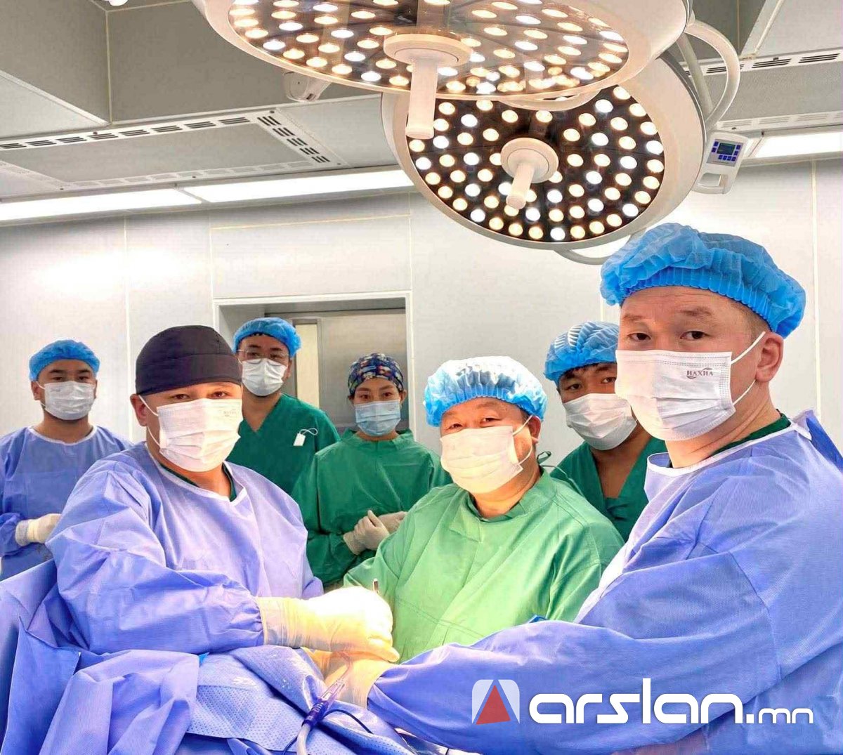 Төв аймагт анх удаа тохойн үе бүтэн солих мэс заслыг амжилттай хийжээ